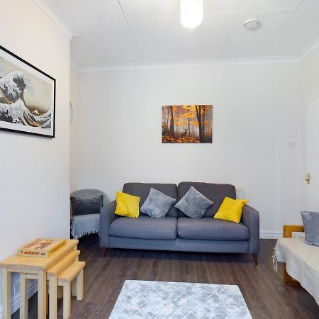 Cheerful 3 Bedroom Home With Free Parking And Wifi Chester Bagian luar foto