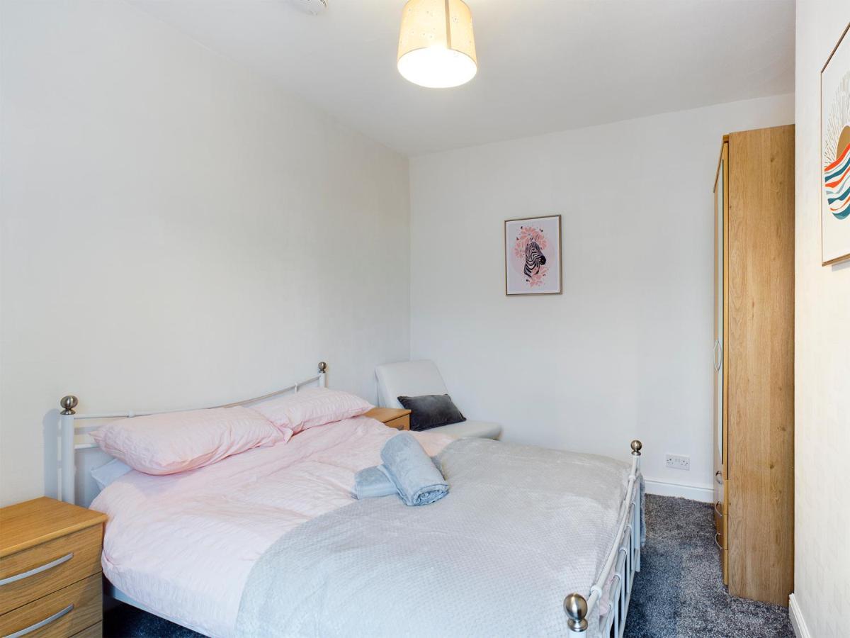 Cheerful 3 Bedroom Home With Free Parking And Wifi Chester Bagian luar foto