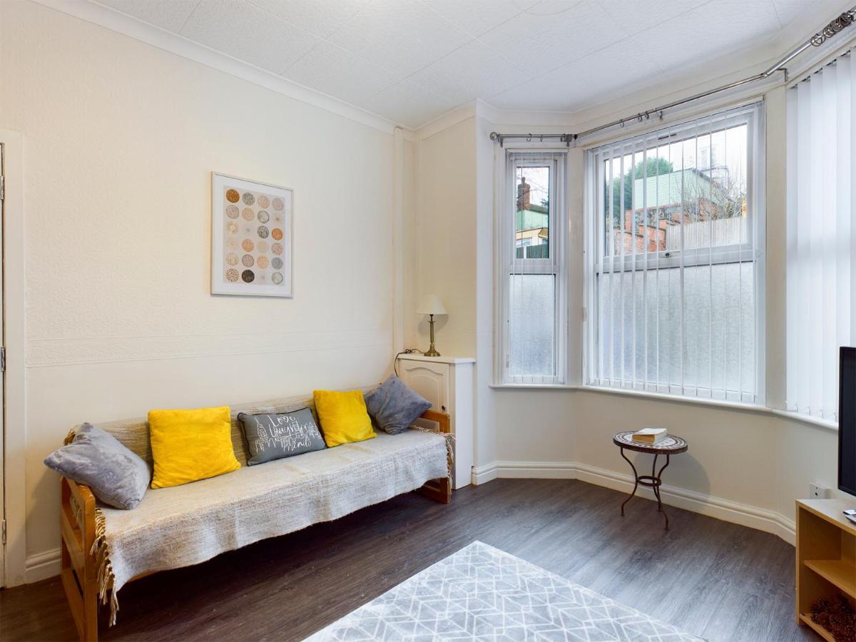 Cheerful 3 Bedroom Home With Free Parking And Wifi Chester Bagian luar foto