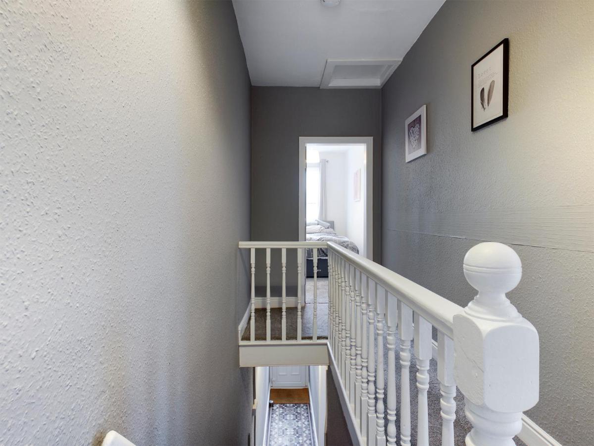 Cheerful 3 Bedroom Home With Free Parking And Wifi Chester Bagian luar foto