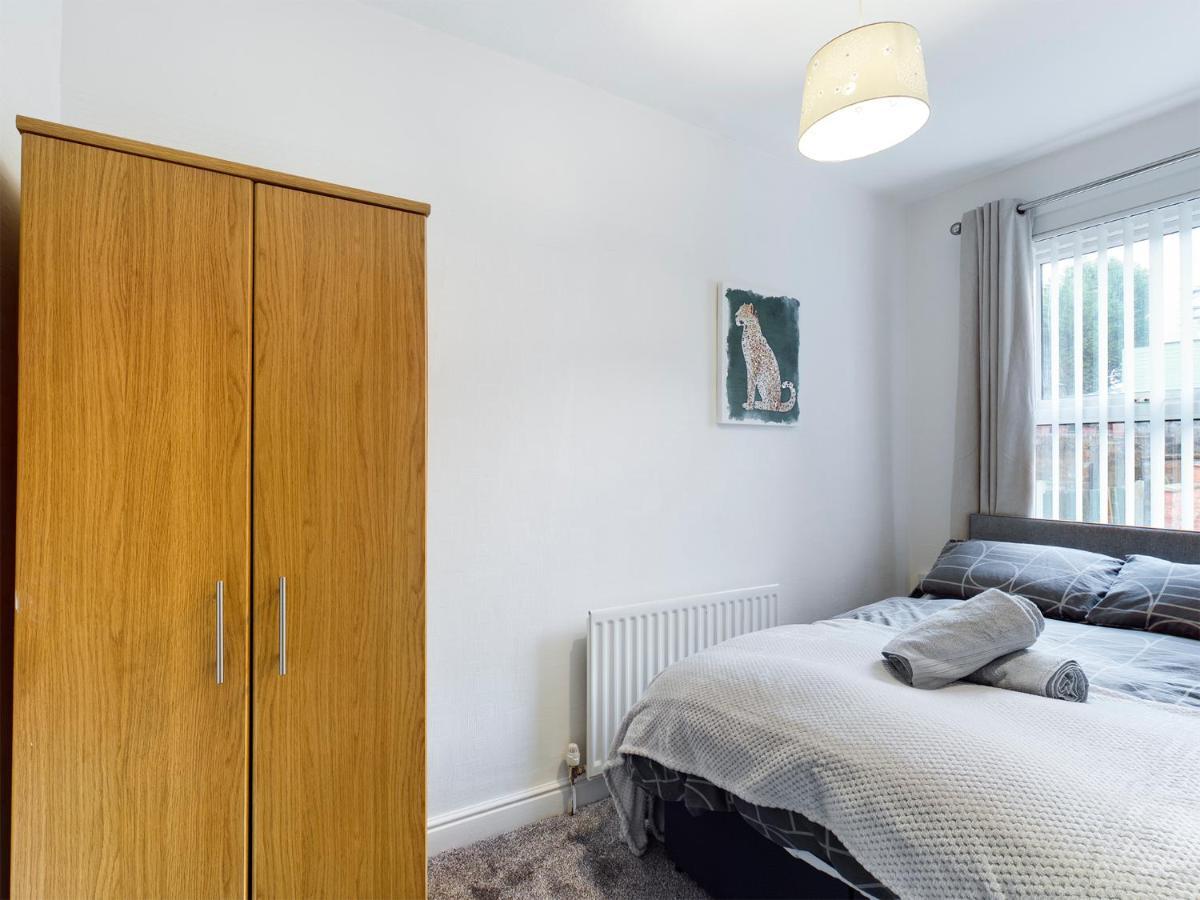 Cheerful 3 Bedroom Home With Free Parking And Wifi Chester Bagian luar foto